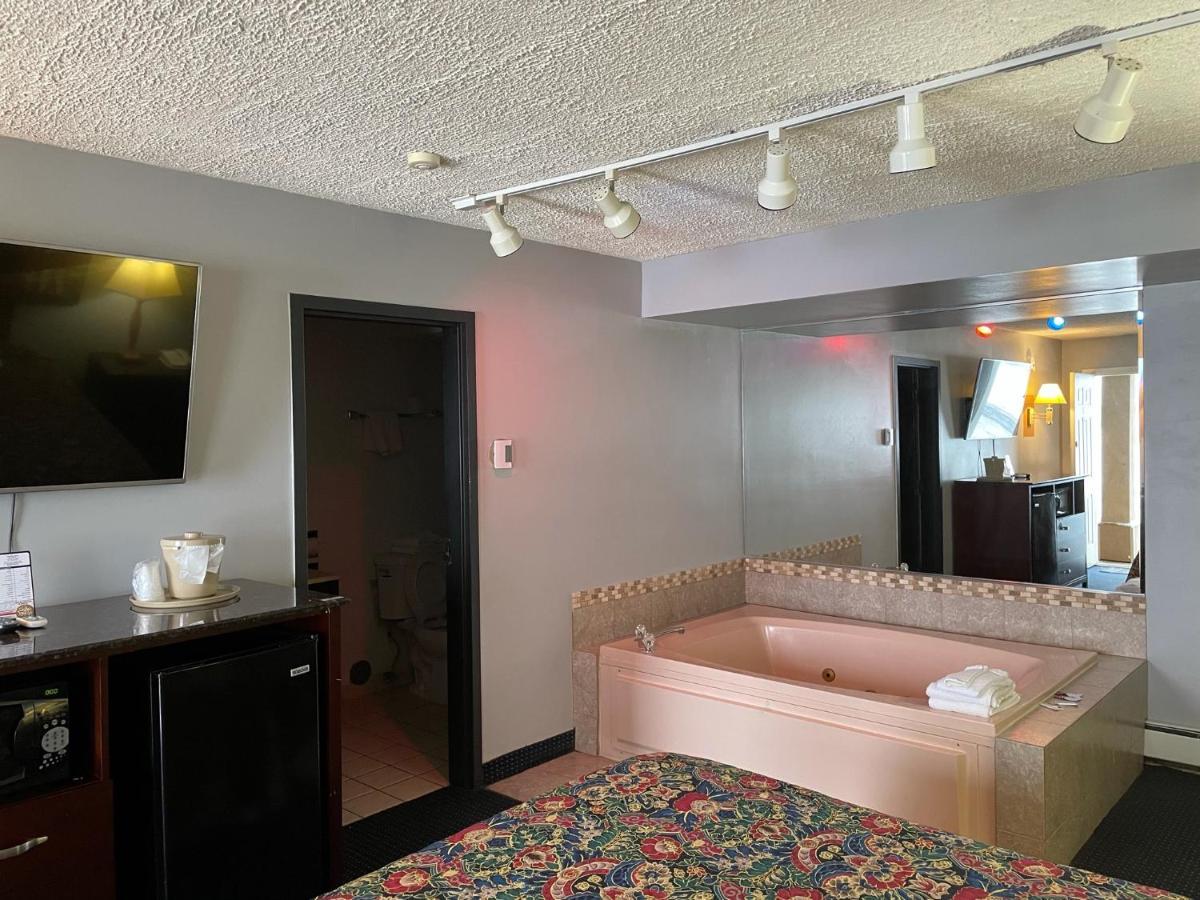 American Inn And Suites Countryside Extérieur photo